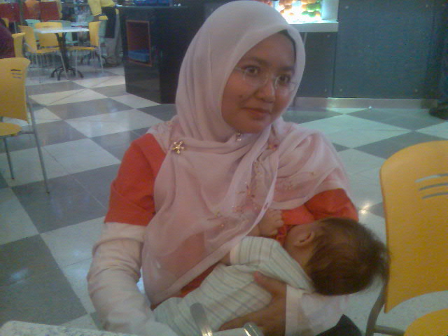 Qaisara Breastfeeding Time at Alamanda Food Court