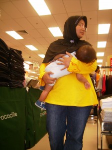 Breastfed Qiasara Sambil Rikki Barang